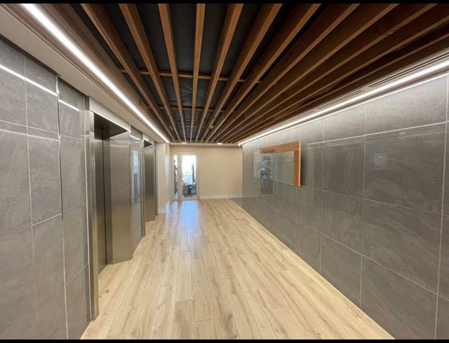 315M² OFFICE TO LET IN WATERFRONT